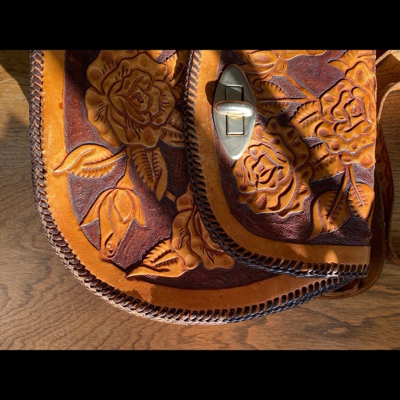 Vintage Hand Tooled Leather Purse - Picture 3 of 8